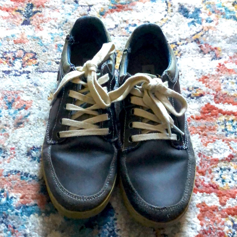 Faded black Steve Maddens men’s 7